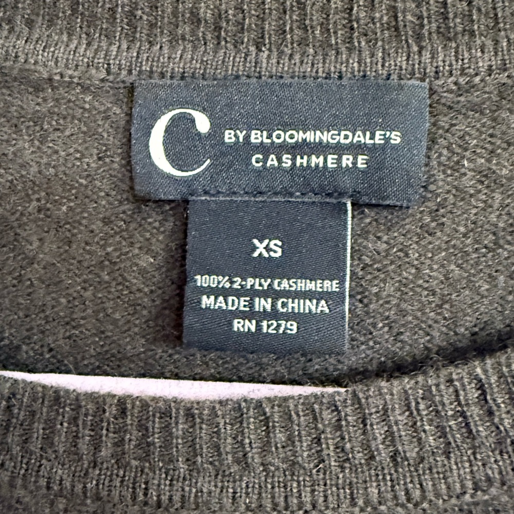 ❌❌SOLD❌Cashmere Bloomingdale's Cashmere Sweater in Dark Olive Size XS never used - Picture 2 of 4